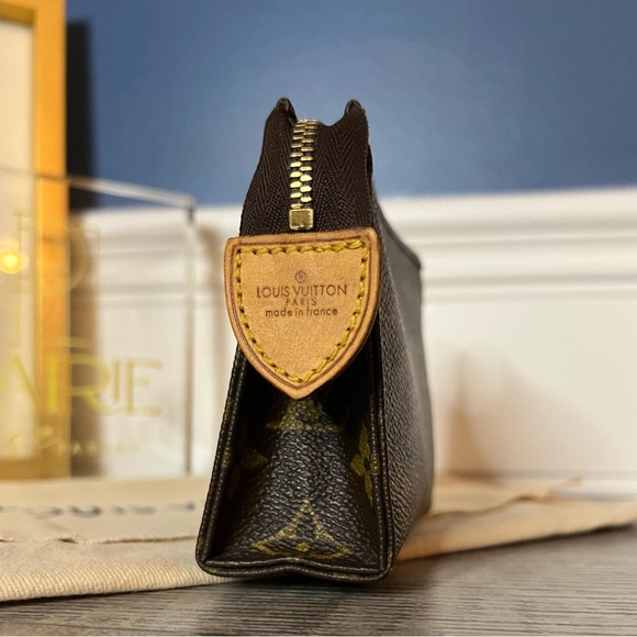 Louis Vuitton Monogram Poche Toilette 15 Cosmetic Pouch - Picture 4 of 10